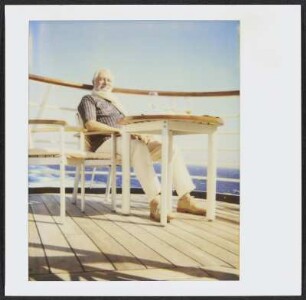 Wolfram Siebeck auf dem Lido-Deck des Luxuskreuzers „M. S. Europa“