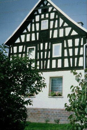 Wohnhausgiebel, OG mit Sichtfachwerk