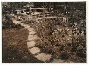 Garten Richard Birnbach, Berlin-Lichterfelde: Weg zum Sitzplatz