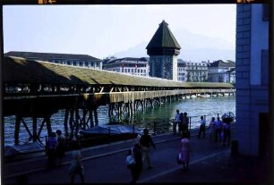 Luzern: Kapellbrücke mit Pilatus