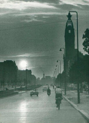 Charlottenburg. Sonnenuntergang Berliner Straße