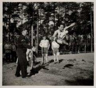Berlin, Sport & Arbeit im Lazarett, Hochsprung