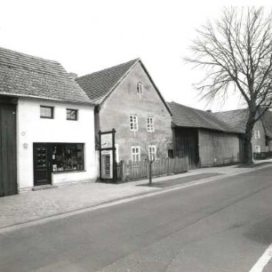 Schlepzig, Dorfstraße 49. Wohnhaus mit Scheune