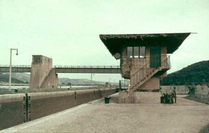 Steuerhaus der Schleuse Harrbach/Main