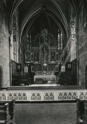 Villingen-Schwenningen. Liebfrauenmünster Inneres gegen Chor mit Hochaltar