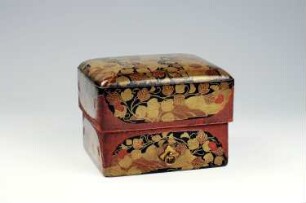 Toilettekasten mit roten Ecken mit Pfeilwurzdekor (sumiaka tebako)