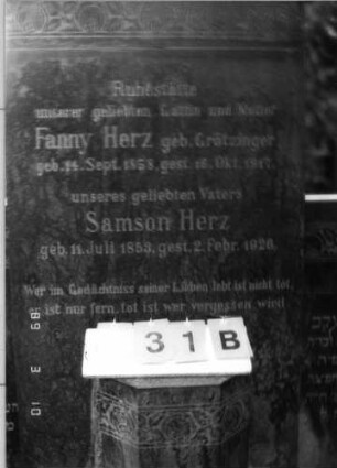 Grabstein 131 (Index: 100093833) Maße HxBxT: 207x156x11 cm Symbolik: Fries Besonderheit: Doppelgrab für Eheleute: Grabstein 131B