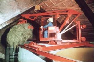 Fotografie: Ein- und Auslagerungstechnik, Hochsilo, Greiferanlage