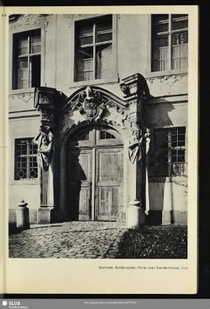 Eichstätt, Residenzplatz, Portal eines Kavalierhauses, 1725