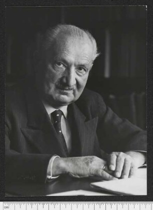Porträtaufnahme Martin Heidegger