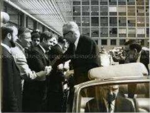 Bundespräsident Heinemann besucht die Schering-AG in Berlin