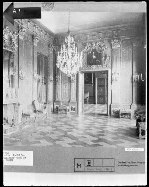 Schloss Charlottenburg — Westflügel — Rote Damastkammer & Raum 100