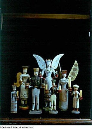 Lichterengel, Lichterbergmänner und Türke als Kerzenträger : Lichterengel, Lichterbergmänner und Türke als Kerzenträger. Holz, gedrechselt, Massearme, bemalt (19. Jh.). Dresden: Museum für Volkskunst (Staatliches Museum für Volkskunst)