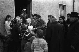 Weihnachtsbescherung für bedürftige Familien in der Bellenäckersiedlung durch die Stadtverwaltung Karlsruhe.