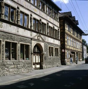 Meiningen. Steinernes Haus. Schrägansicht der Straßenseite