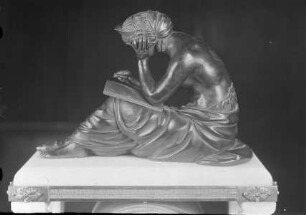 Bronzefigur der Konsoluhr