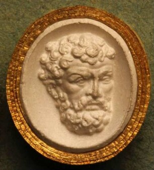 Kopf des bärtigen Herkules in Vorderansicht (Daktyliothek, Erstes Mythologisches Tausend)