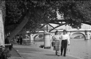 Paris: Pärchen am Seinekai