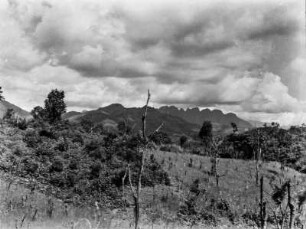 Gebirge auf Hainan (Sammlung Hans Stübel - Forschungsreisen durch Hainan 1931/32)