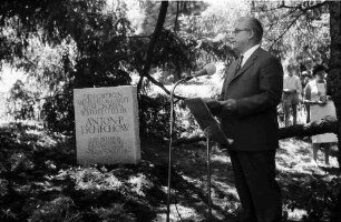 Badenweiler: am Schwanenweiher; Tschechow-Gedenkfeier mit Gedenksteinenthüllung; Ansprache des Gesandten J. M. Lawrow
