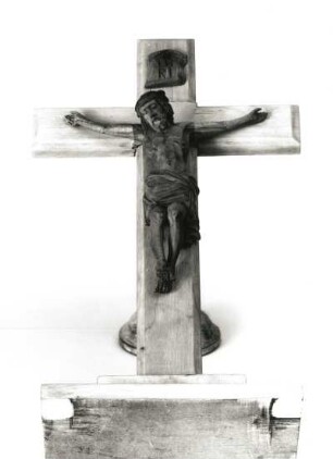 Kruzifix : Kruzifix. Holz, geschnitzt, zum Teil gefaßt; Höhe 49,3 cm. Dresden-Striesen, Versöhnungskirche