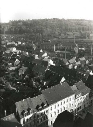 Roßwein. Stadtansicht vom Turm der Stadtkirche Sankt Marien. Blick über die Kirchstraße nach Südsüdwest zur Teppich- und Deckenfabrik Traugott Bauch