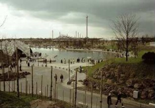 Berlin: Bundesgartenschau 1985; Gesamtblick auf See vom Berg