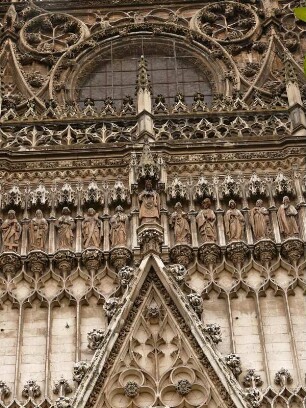 Apostelfassade der Kathedrale