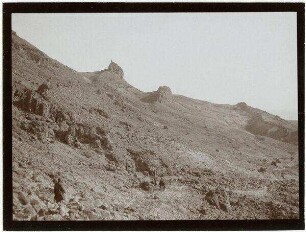 zw. w. [wadi] sejal u. 'engidi [endschidi/endjidi] Rippen einer Verwerfung [wadi es-sejal]