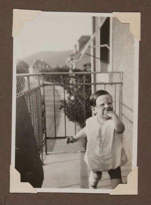Christiane Zimmers Sohn Christoph auf dem Balkon