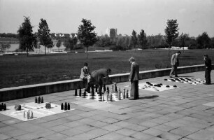 Freiburg: Freiburg-West; Strandbad, Unterhaltungsspiele im Strandbad