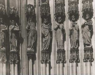 Köln. Petersportal des Kölner Doms. Gewändefiguren zum Teil aus den Jahren 1370 - 1380