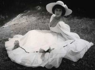 Ina Duscha [sitzend]