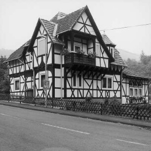 Herleshausen, Dachsbergstraße 8