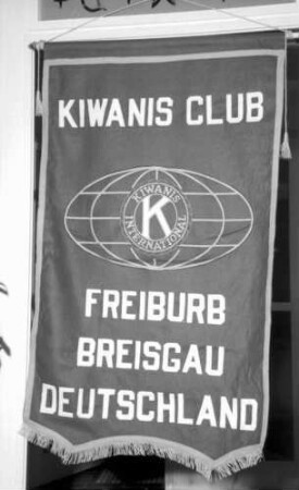 Freiburg: Greiffenegg Schlössle, Fahne, Kiwanis Club Freiburg