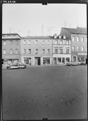 Torgau, Breite Straße 15/13. Wohnhäuser mit Läden. Straßenfront