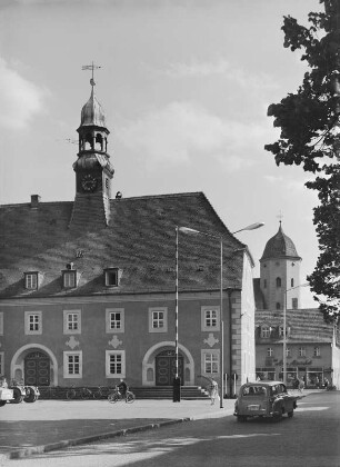 Rathaus Finsterwalde : Finsterwalde, Markt. Rathaus (1739; Georg Christian Haubtmann und M. Günther aus Kirchhain). Teilansicht mit Portalen
