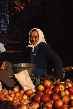 Grünberg. Niederschlesische Marktfrau : Zielona Góra. Marktfrau am Gemüsestand