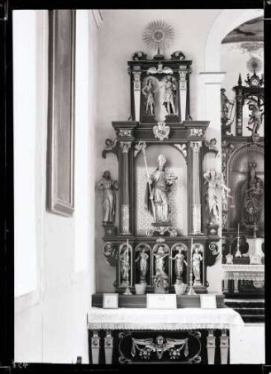 Katholische Stadtpfarrkirche; Nördlicher Seitenaltar des Heiligen Nikolaus