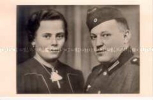 Porträtfoto eines Ehepaares während des Zweiten Weltkrieges - Personenkonvolut