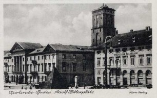 Postkartenalbum mit Motiven von Karlsruhe. "Karlsruhe-Baden. Adolf Hitlerplatz". Marktplatz mit Pyramide, Rathaus und Sparkassengebäude