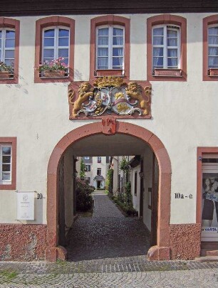 Stadioner Hof (Sachgesamtheit); Walluf, Kirchgasse 10, Kirchgasse 10d, Kirchgasse 10c, Kirchgasse 10b, Kirchgasse 10a