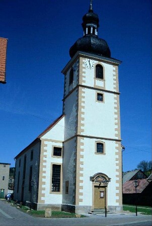 Kirche mit Turm