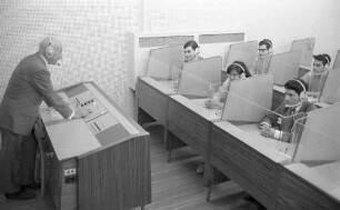Sprachlabor für ausländische Studienbewerber im Studienkolleg der Technischen Hochschule Karlsruhe.