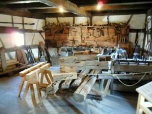 Gaden im Inneren - Arbeitsraum eines Zimmermanns mit gesammelten Werkzeugen und Exponaten (auch früher hatten Handwerker aus Sicherheitsgründen ihre Arbeitsräume in der Kirchenburg)