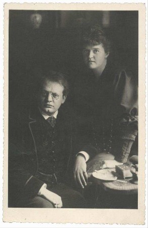 Reproduktion einer Photographie von Elsa und Max Reger