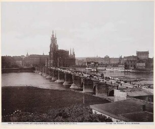 Die alte Augustusbrücke (Elbbrücke) in Dresden, Blick vom Hotel Kaiserhof auf der Neustädter Seite oberhalb der Brücke auf die Altstadt mit Schlossplatz, Katholischer Hofkirche (Kathedrale) und Theaterplatz