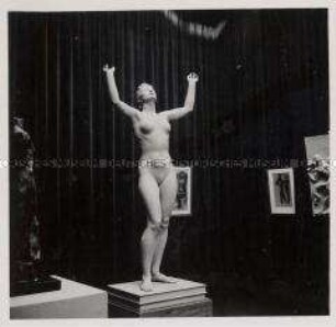 Paris, Bildhauer Professor Arno Breker, Figur "Eos"
