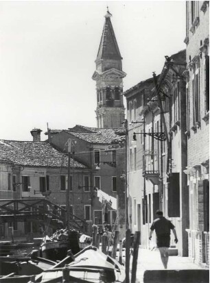 Am Kanal auf der Insel Burano (Glockenturm v. S. Martino