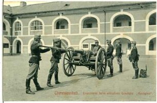 Theresienstadt. Exerzieren beim einzelnen Geschütz. Ausladen